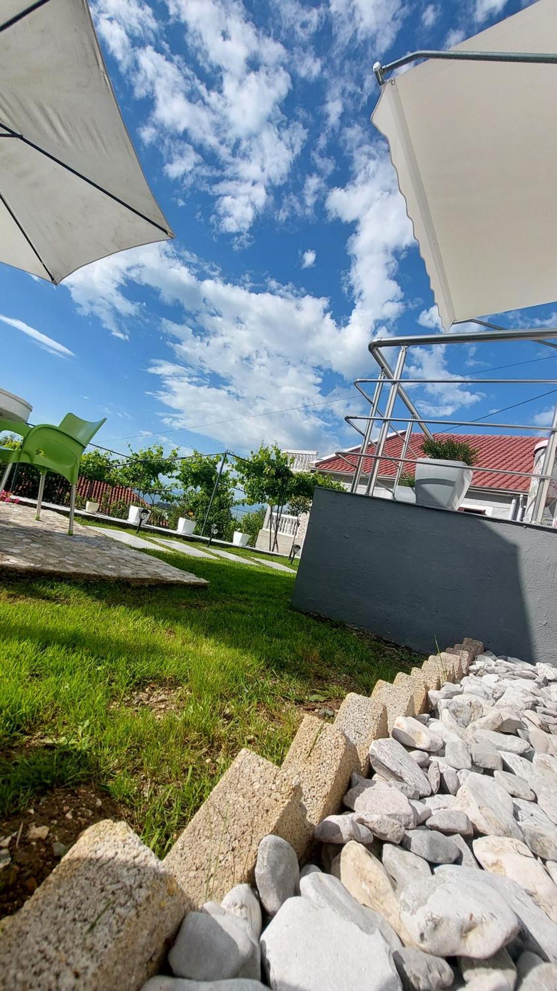 R&R Gesthouse Hotel Široka Exterior foto